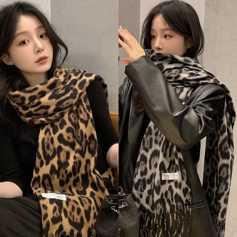 Vintage Fashion Ai - 2025 New Retro Silk Leopard Pattern