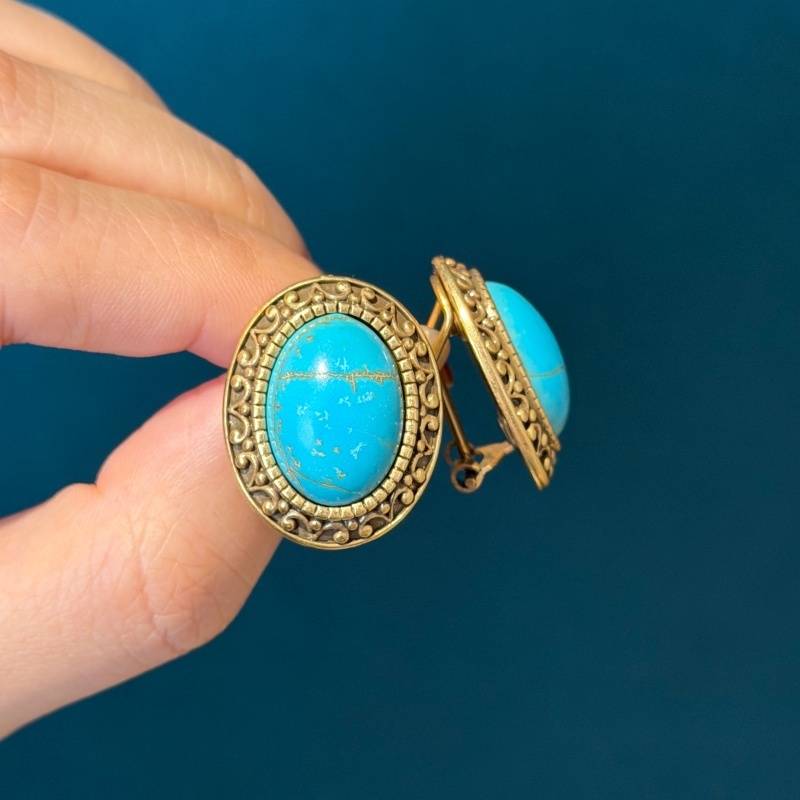 Vintage Fashion Trends 2026 - Vintage Oval Sea Blue Natural Stone